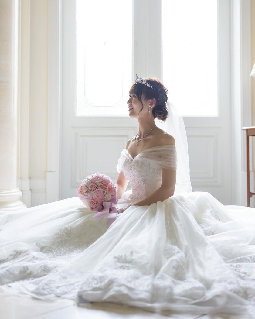 Collection of Popular Dresses from VICTRIA FRANCEZKA: Classical and Elegant Traditional Style Dressesにて紹介している画像