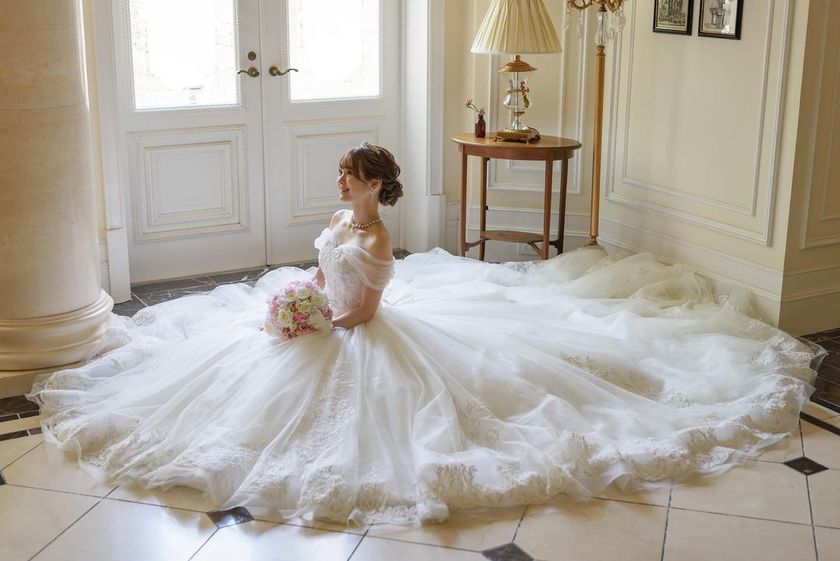 Collection of Popular Dresses from VICTRIA FRANCEZKA: Classical and Elegant Traditional Style Dressesにて紹介している画像