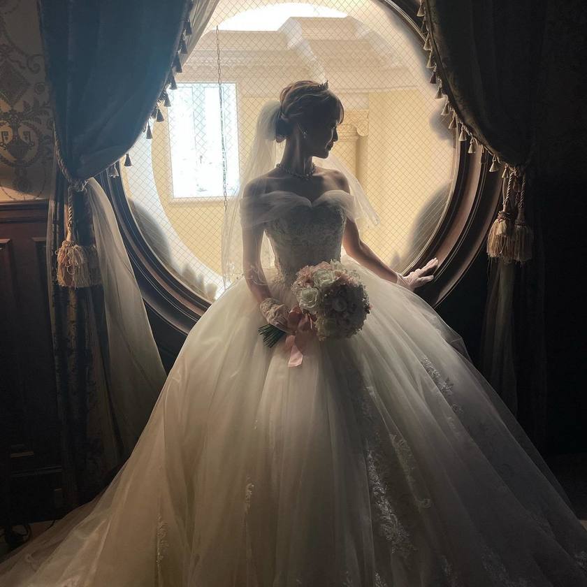 Collection of Popular Dresses from VICTRIA FRANCEZKA: Classical and Elegant Traditional Style Dressesにて紹介している画像