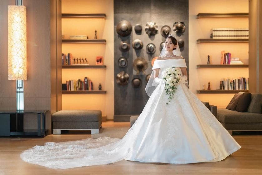 Collection of Popular Dresses from VICTRIA FRANCEZKA: Classical and Elegant Traditional Style Dressesにて紹介している画像