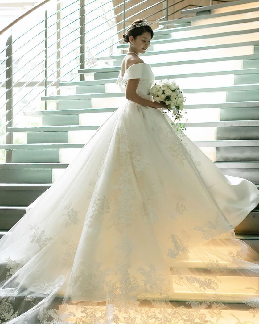 Collection of Popular Dresses from VICTRIA FRANCEZKA: Classical and Elegant Traditional Style Dressesにて紹介している画像