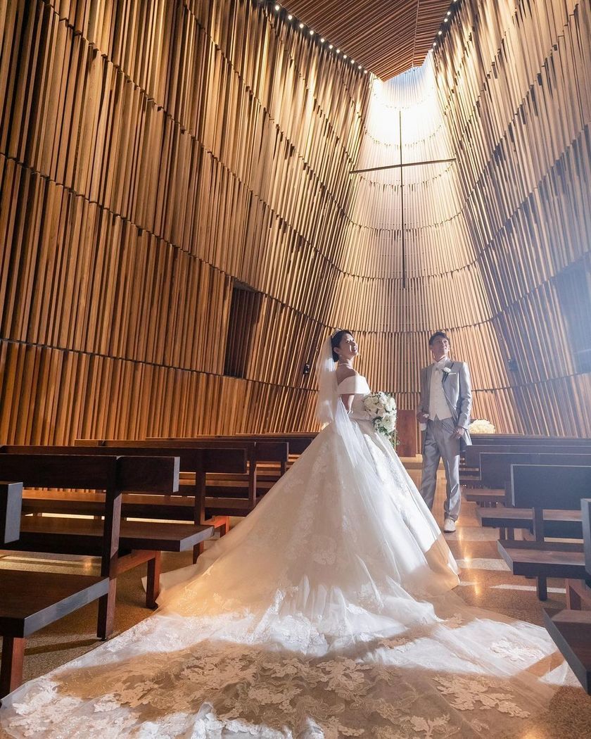 Collection of Popular Dresses from VICTRIA FRANCEZKA: Classical and Elegant Traditional Style Dressesにて紹介している画像