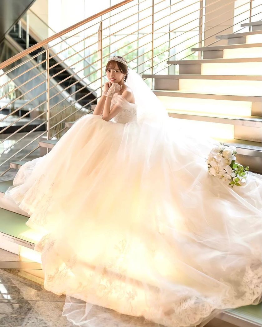 Collection of Popular Dresses from VICTRIA FRANCEZKA: Classical and Elegant Traditional Style Dressesにて紹介している画像