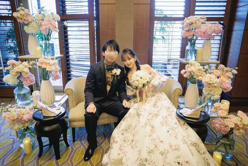 입어볼 수 없을 만큼 인기 있는 드레스! 모니크 루이리의 꽃무늬 드레스가 귀여워요🌷🕊️にて紹介している画像