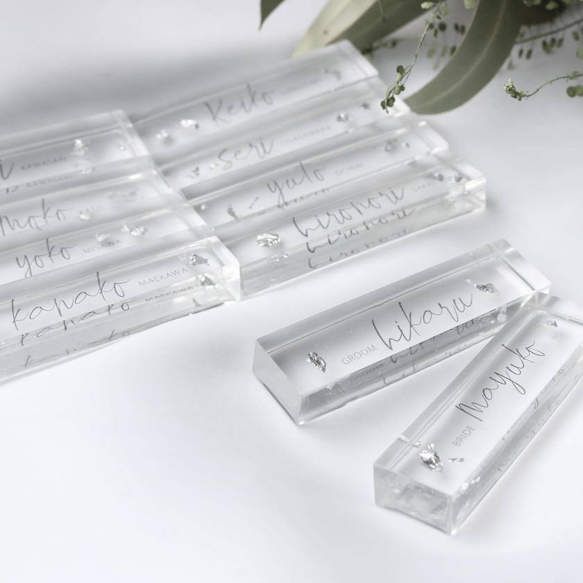 How to Make a Transparent Resin Place Card with Flowers Encased Inside 🧊 - Required Materials and Time Needed?にて紹介している画像