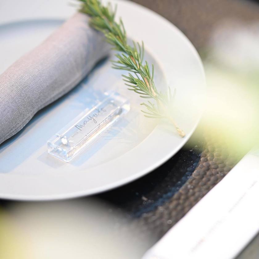 How to Make a Transparent Resin Place Card with Flowers Encased Inside 🧊 - Required Materials and Time Needed?にて紹介している画像