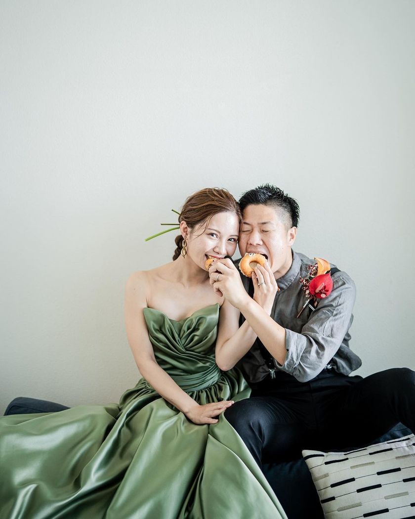 Did you know about the wedding cake donut couple cake topper 🍩 called "Donut Couple"?にて紹介している画像