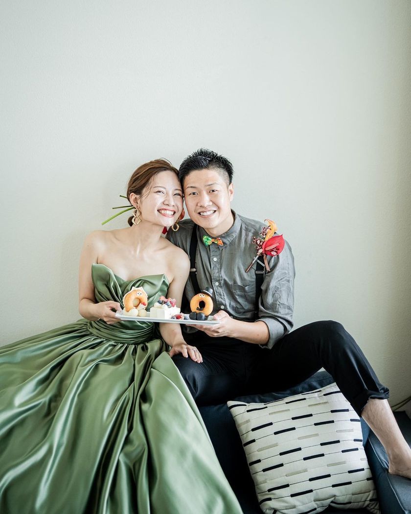 Did you know about the wedding cake donut couple cake topper 🍩 called "Donut Couple"?にて紹介している画像