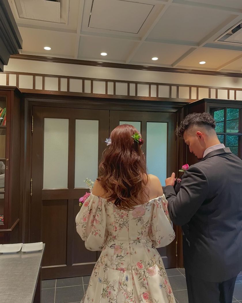 입어볼 수 없을 만큼 인기 있는 드레스! 모니크 루이리의 꽃무늬 드레스가 귀여워요🌷🕊️にて紹介している画像