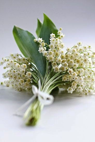 Perfect for Trendy Rustic Weddings: Adorable Natural Bouquet Designs with Herbs and Wildflowers ♡にて紹介している画像