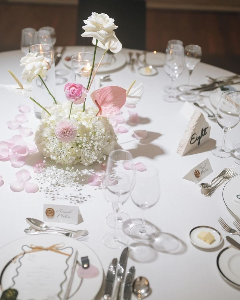 How to Make Stylish Marble Table Numbers in an Unconventional Shape for a Chic Overseas Wedding ♡ Materials and Explanationにて紹介している画像