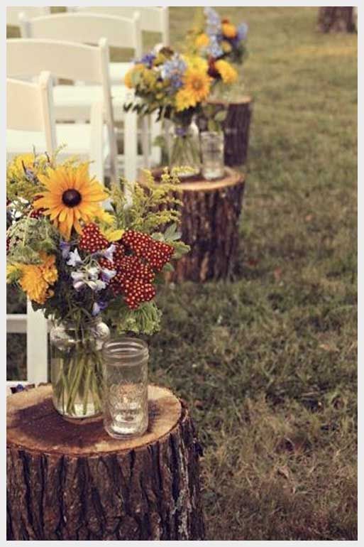 Perfect for Trendy Rustic Weddings: Adorable Natural Bouquet Designs with Herbs and Wildflowers ♡にて紹介している画像