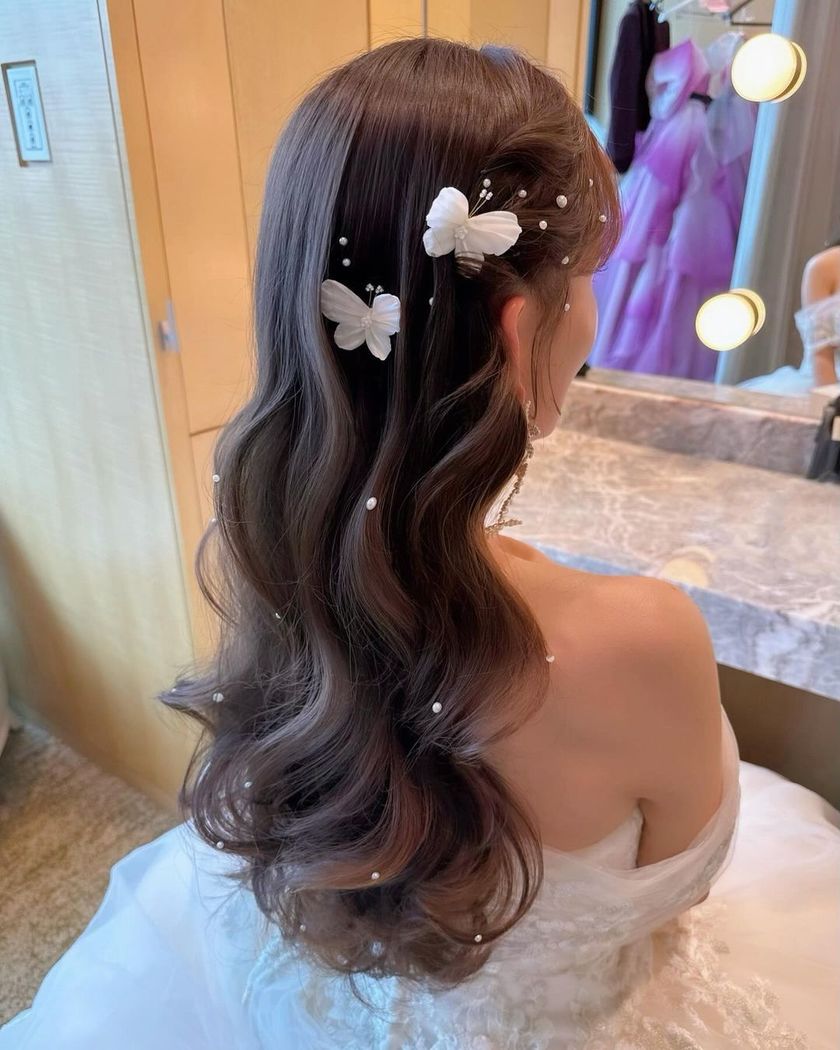 Recent Trends Made Clear! A Comprehensive Guide to Popular and Desired Bridal Hair Arrangements for 2024*にて紹介している画像