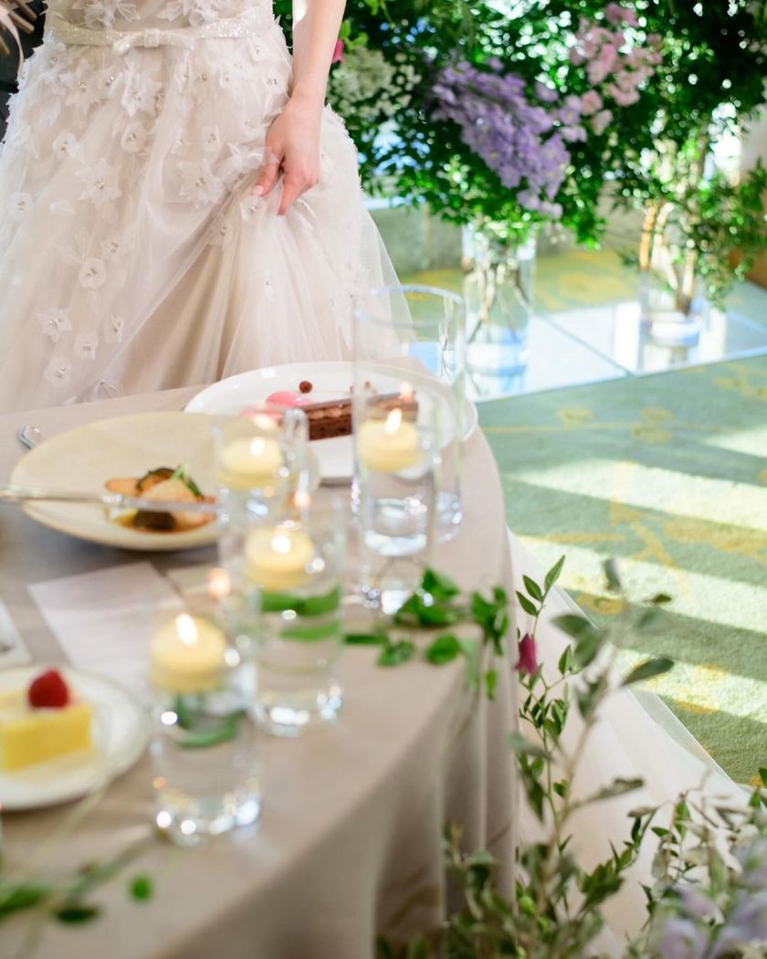 披露宴中に食事をしている貴重な瞬間！楽しそうな「もぐもぐタイム」の写真を撮ってもらおう🍴にて紹介している画像