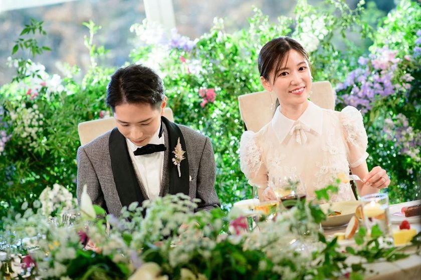 披露宴中に食事をしている貴重な瞬間！楽しそうな「もぐもぐタイム」の写真を撮ってもらおう🍴にて紹介している画像