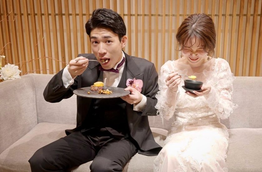 披露宴中に食事をしている貴重な瞬間！楽しそうな「もぐもぐタイム」の写真を撮ってもらおう🍴にて紹介している画像