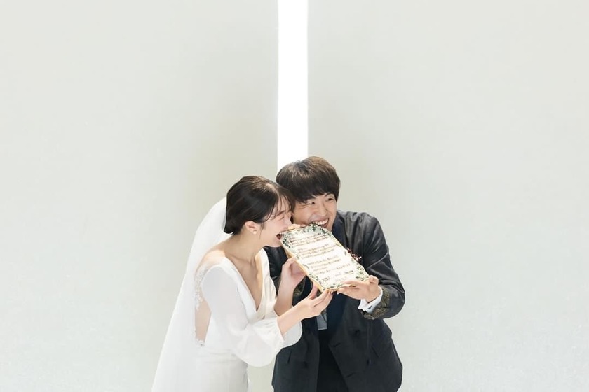 用巧克力笔在【饼干】上写下誓言，制作结婚证明书的创意🍪にて紹介している画像