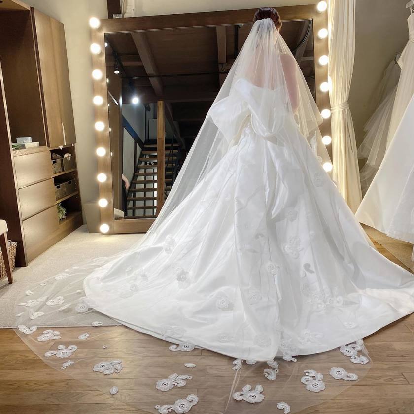 A simple and high-quality fabric with a three-dimensional ribbon charm ♡ The popular dress by Antonio Riva 【BARBARA】にて紹介している画像