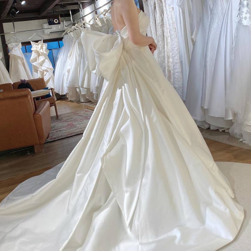 A simple and high-quality fabric with a three-dimensional ribbon charm ♡ The popular dress by Antonio Riva 【BARBARA】にて紹介している画像