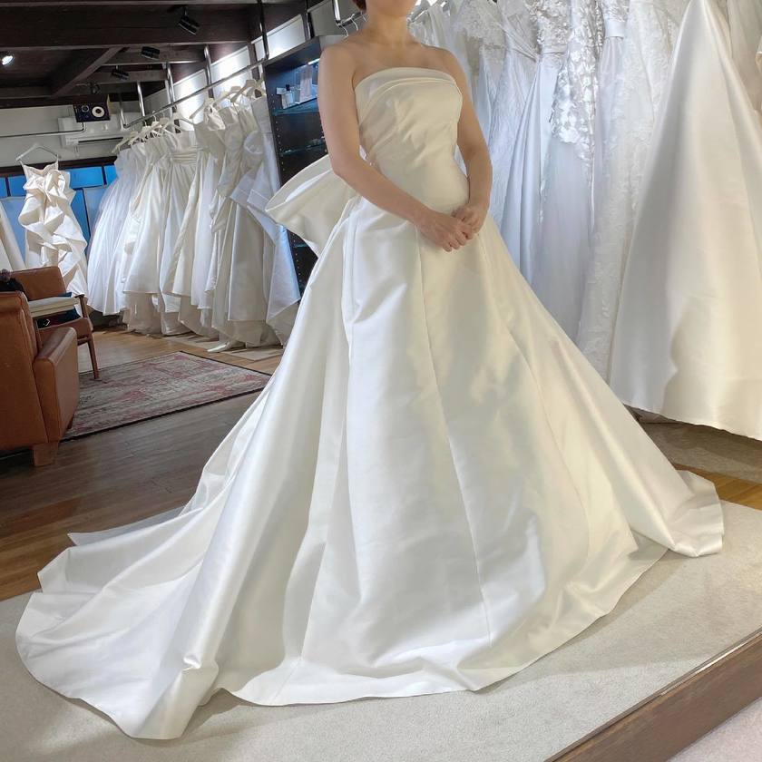 A simple and high-quality fabric with a three-dimensional ribbon charm ♡ The popular dress by Antonio Riva 【BARBARA】にて紹介している画像