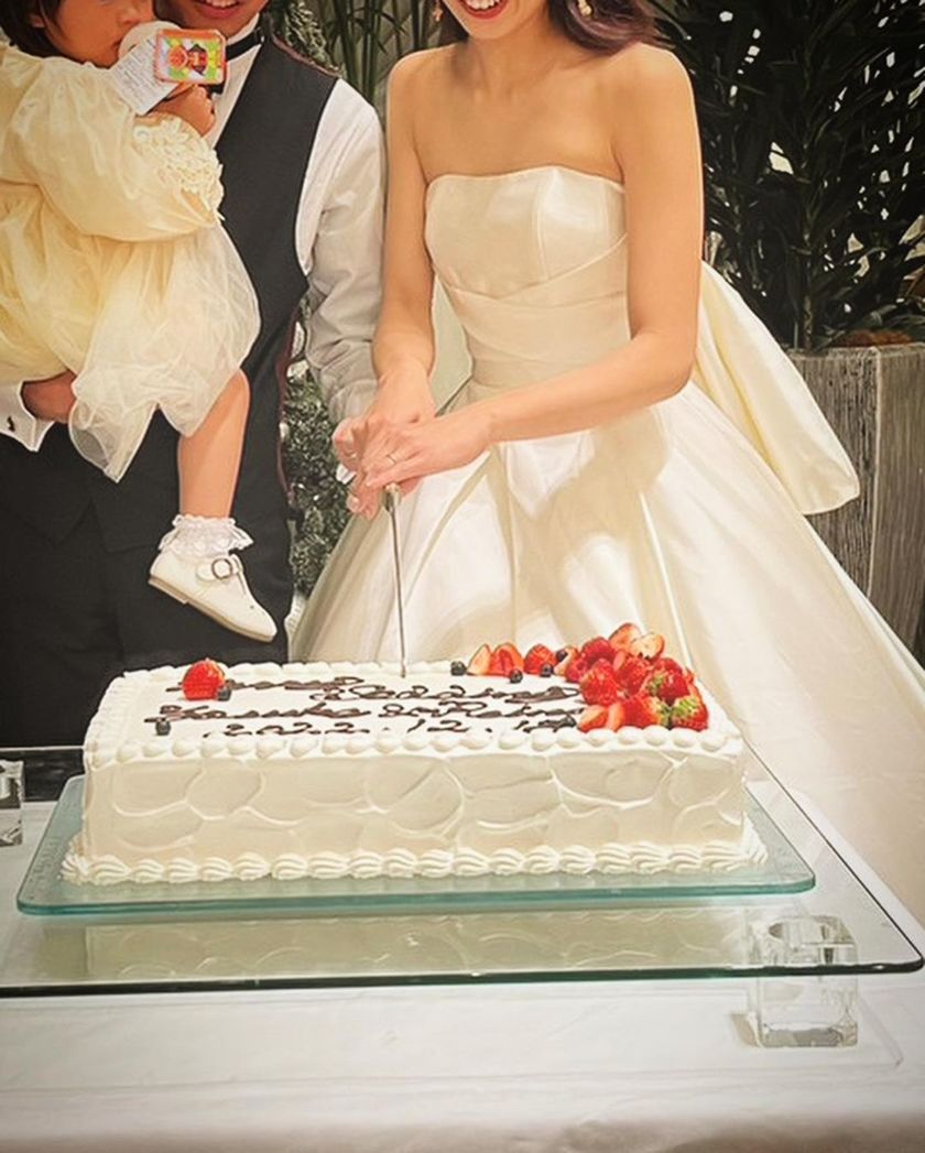 A simple and high-quality fabric with a three-dimensional ribbon charm ♡ The popular dress by Antonio Riva 【BARBARA】にて紹介している画像