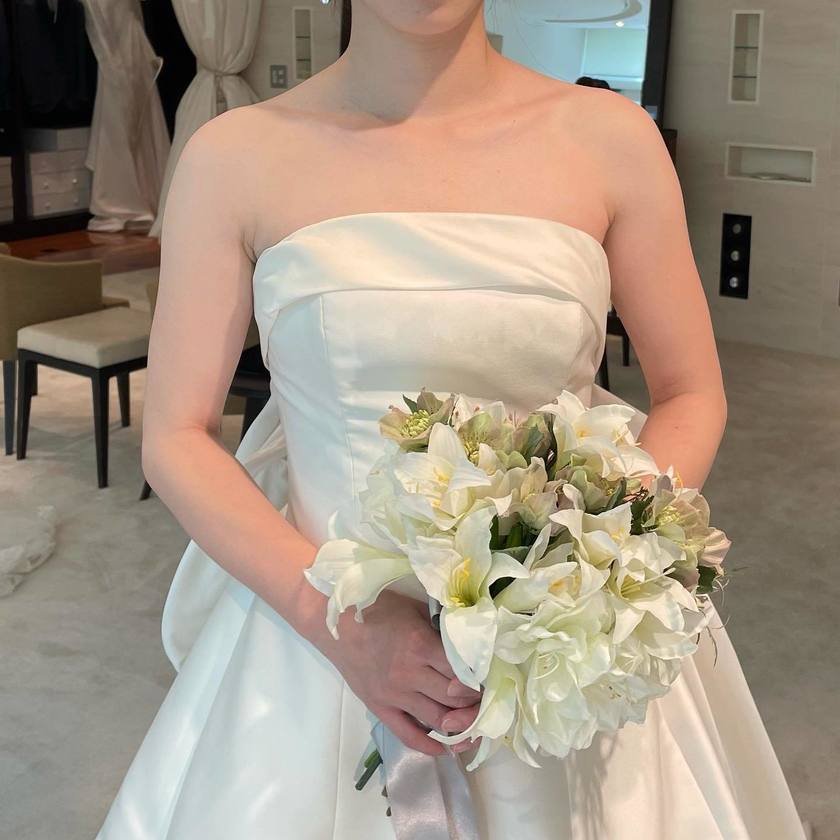 A simple and high-quality fabric with a three-dimensional ribbon charm ♡ The popular dress by Antonio Riva 【BARBARA】にて紹介している画像