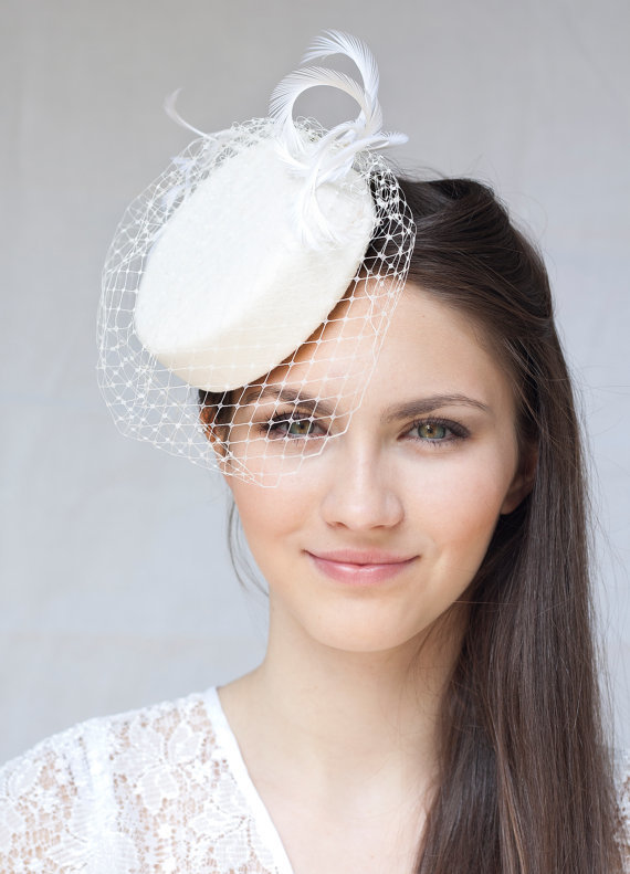 ロイヤルファミリー風＊ヘッドハットでワンランク上の花嫁に♡にて紹介している画像