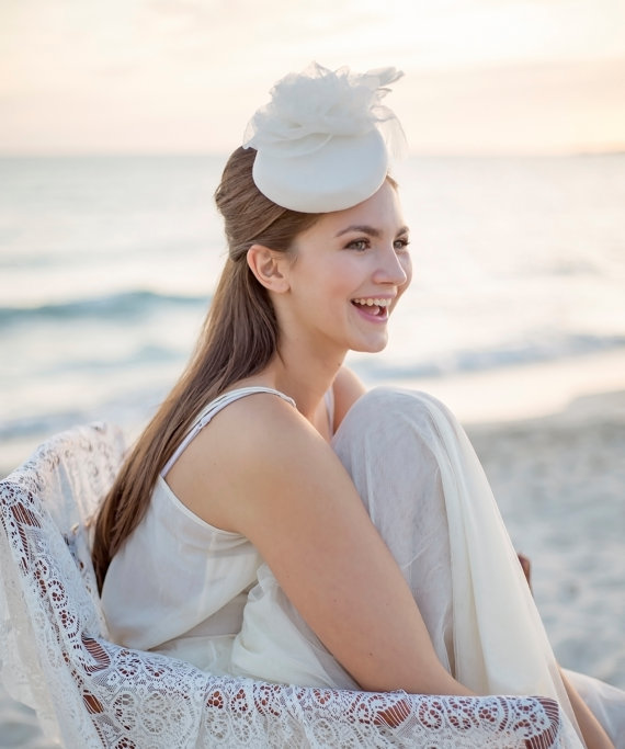 ロイヤルファミリー風＊ヘッドハットでワンランク上の花嫁に♡にて紹介している画像