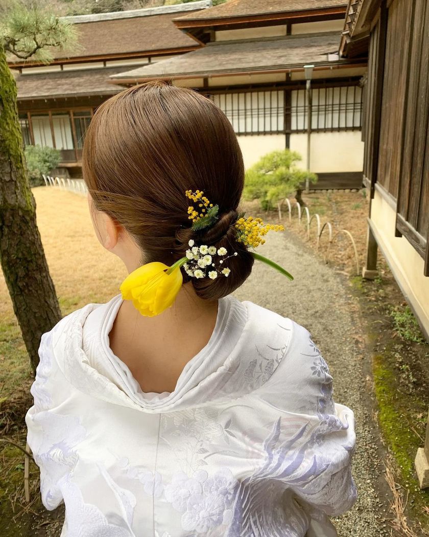 【画像50枚以上】ヘアメイクアーティストKyokoさんが作る♡「和装×生花×シニヨン」ヘアカタログにて紹介している画像