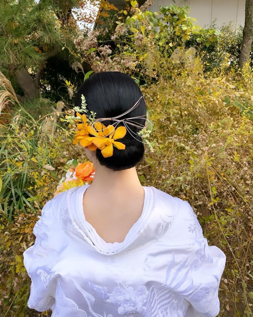 【画像50枚以上】ヘアメイクアーティストKyokoさんが作る♡「和装×生花×シニヨン」ヘアカタログにて紹介している画像