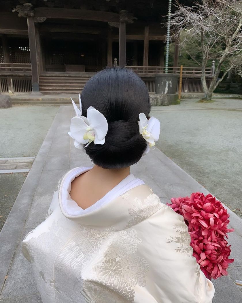 【画像50枚以上】ヘアメイクアーティストKyokoさんが作る♡「和装×生花×シニヨン」ヘアカタログにて紹介している画像