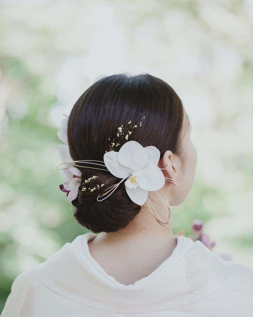 【画像50枚以上】ヘアメイクアーティストKyokoさんが作る♡「和装×生花×シニヨン」ヘアカタログにて紹介している画像