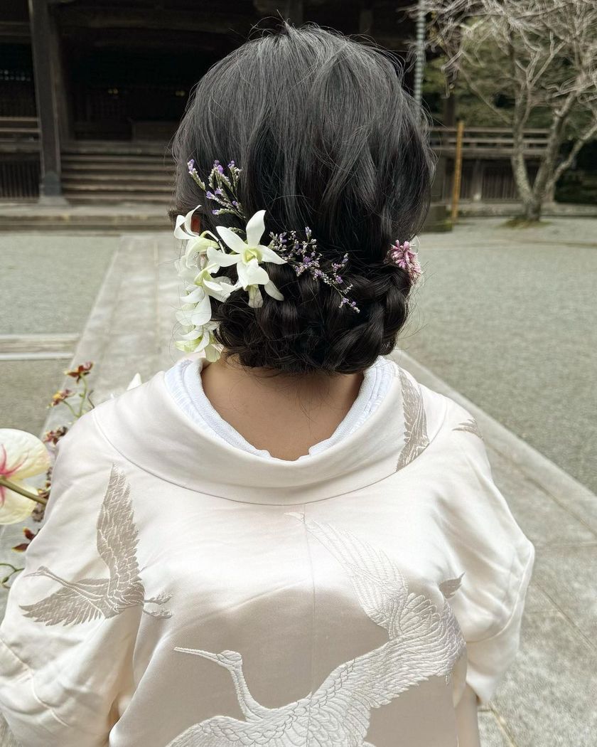 【画像50枚以上】ヘアメイクアーティストKyokoさんが作る♡「和装×生花×シニヨン」ヘアカタログにて紹介している画像