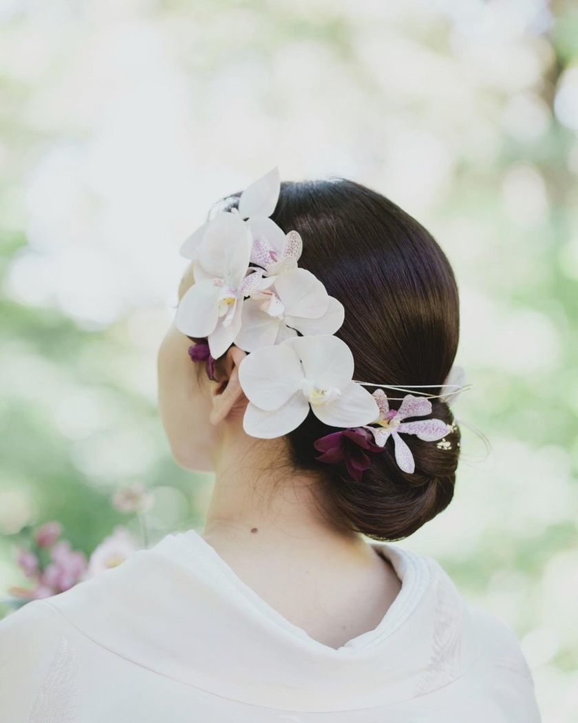 【画像50枚以上】ヘアメイクアーティストKyokoさんが作る♡「和装×生花×シニヨン」ヘアカタログにて紹介している画像
