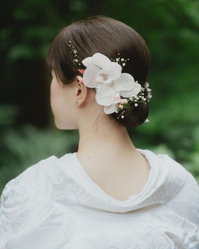 【画像50枚以上】ヘアメイクアーティストKyokoさんが作る♡「和装×生花×シニヨン」ヘアカタログにて紹介している画像