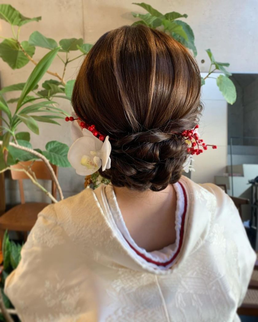 【画像50枚以上】ヘアメイクアーティストKyokoさんが作る♡「和装×生花×シニヨン」ヘアカタログにて紹介している画像