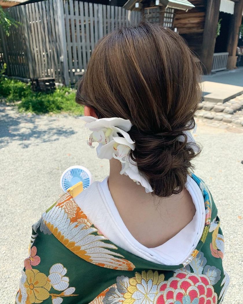 【画像50枚以上】ヘアメイクアーティストKyokoさんが作る♡「和装×生花×シニヨン」ヘアカタログにて紹介している画像