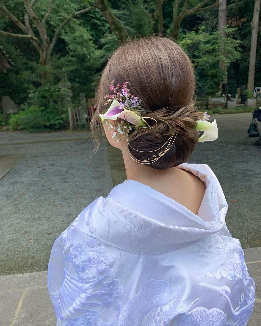 【画像50枚以上】ヘアメイクアーティストKyokoさんが作る♡「和装×生花×シニヨン」ヘアカタログにて紹介している画像