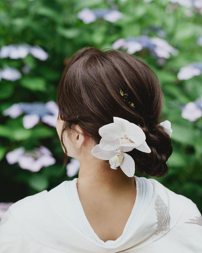 【画像50枚以上】ヘアメイクアーティストKyokoさんが作る♡「和装×生花×シニヨン」ヘアカタログにて紹介している画像