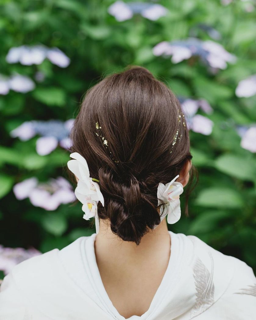 【画像50枚以上】ヘアメイクアーティストKyokoさんが作る♡「和装×生花×シニヨン」ヘアカタログにて紹介している画像