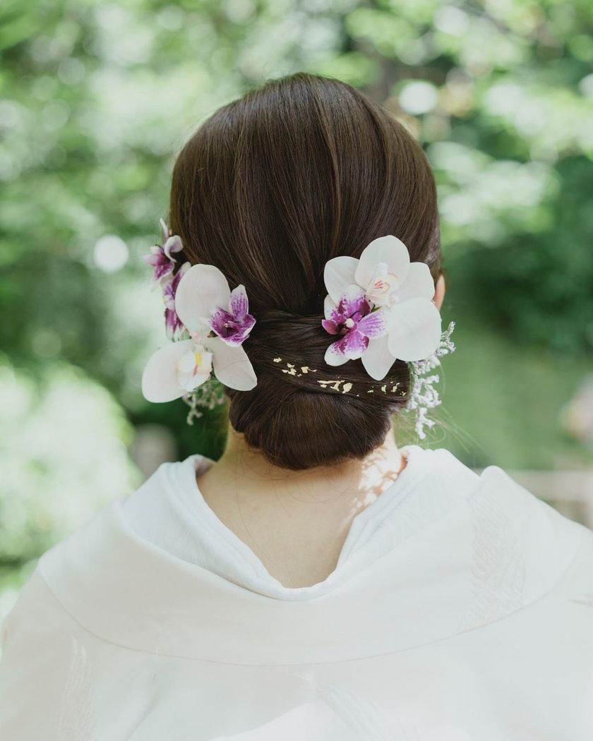 【画像50枚以上】ヘアメイクアーティストKyokoさんが作る♡「和装×生花×シニヨン」ヘアカタログにて紹介している画像