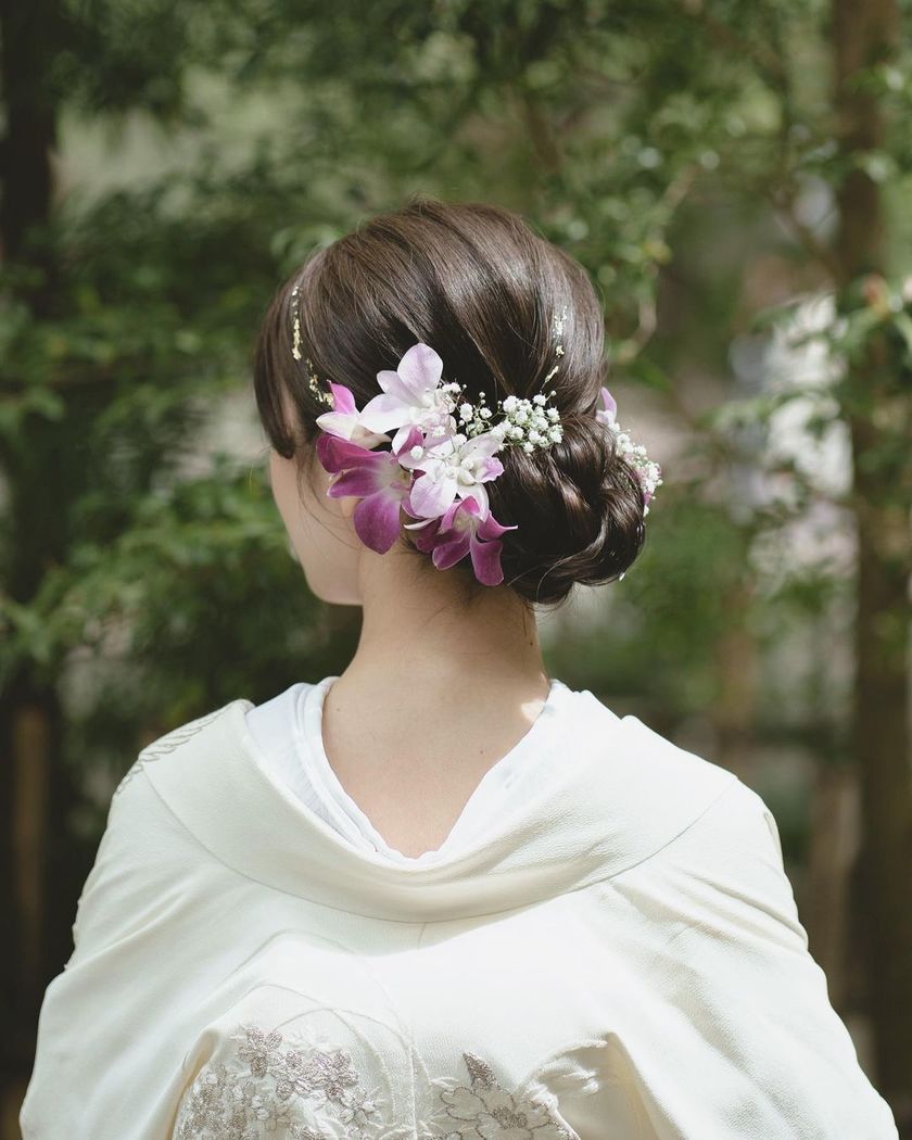 【画像50枚以上】ヘアメイクアーティストKyokoさんが作る♡「和装×生花×シニヨン」ヘアカタログにて紹介している画像