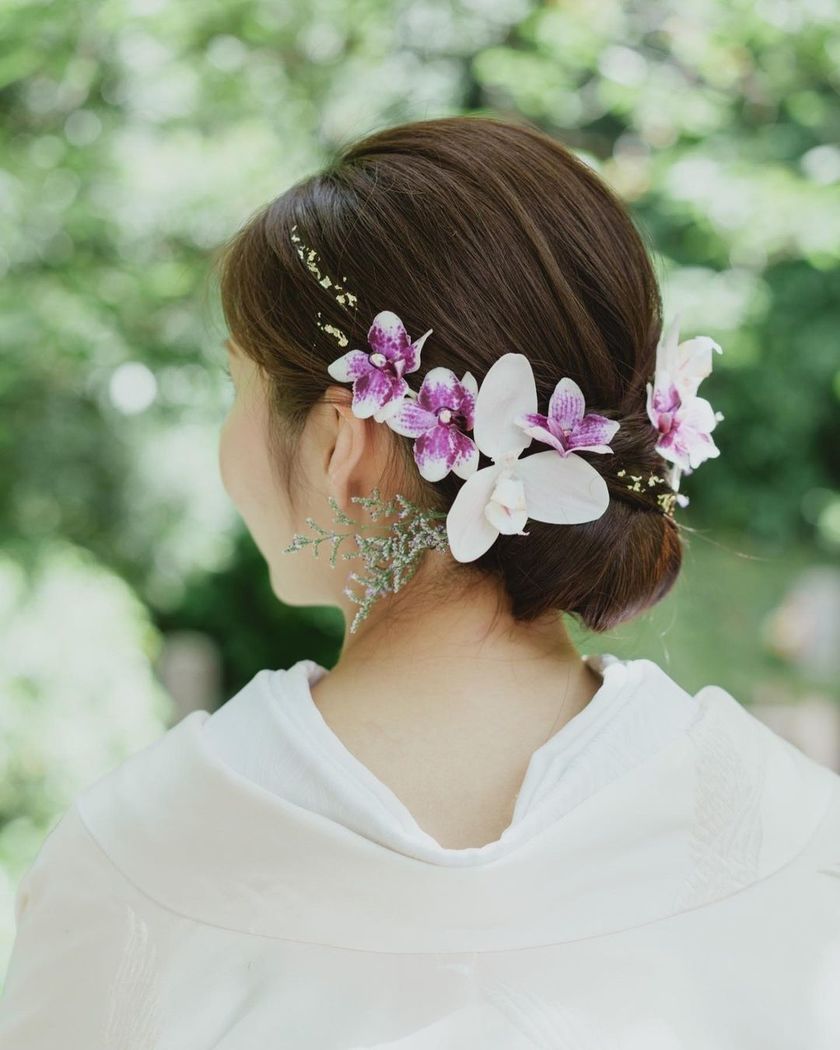 【画像50枚以上】ヘアメイクアーティストKyokoさんが作る♡「和装×生花×シニヨン」ヘアカタログにて紹介している画像