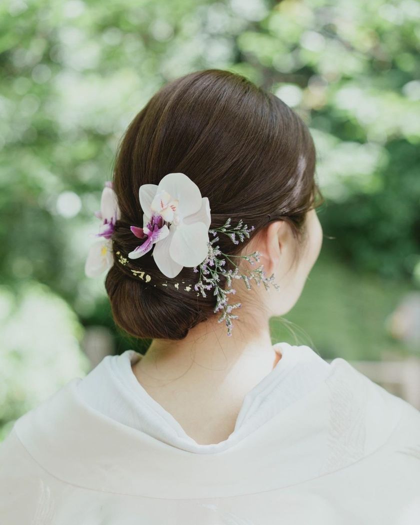 【画像50枚以上】ヘアメイクアーティストKyokoさんが作る♡「和装×生花×シニヨン」ヘアカタログにて紹介している画像