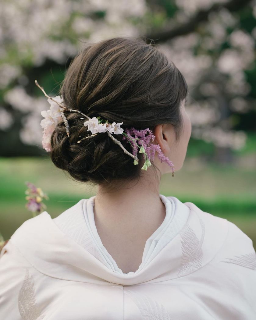 【画像50枚以上】ヘアメイクアーティストKyokoさんが作る♡「和装×生花×シニヨン」ヘアカタログにて紹介している画像