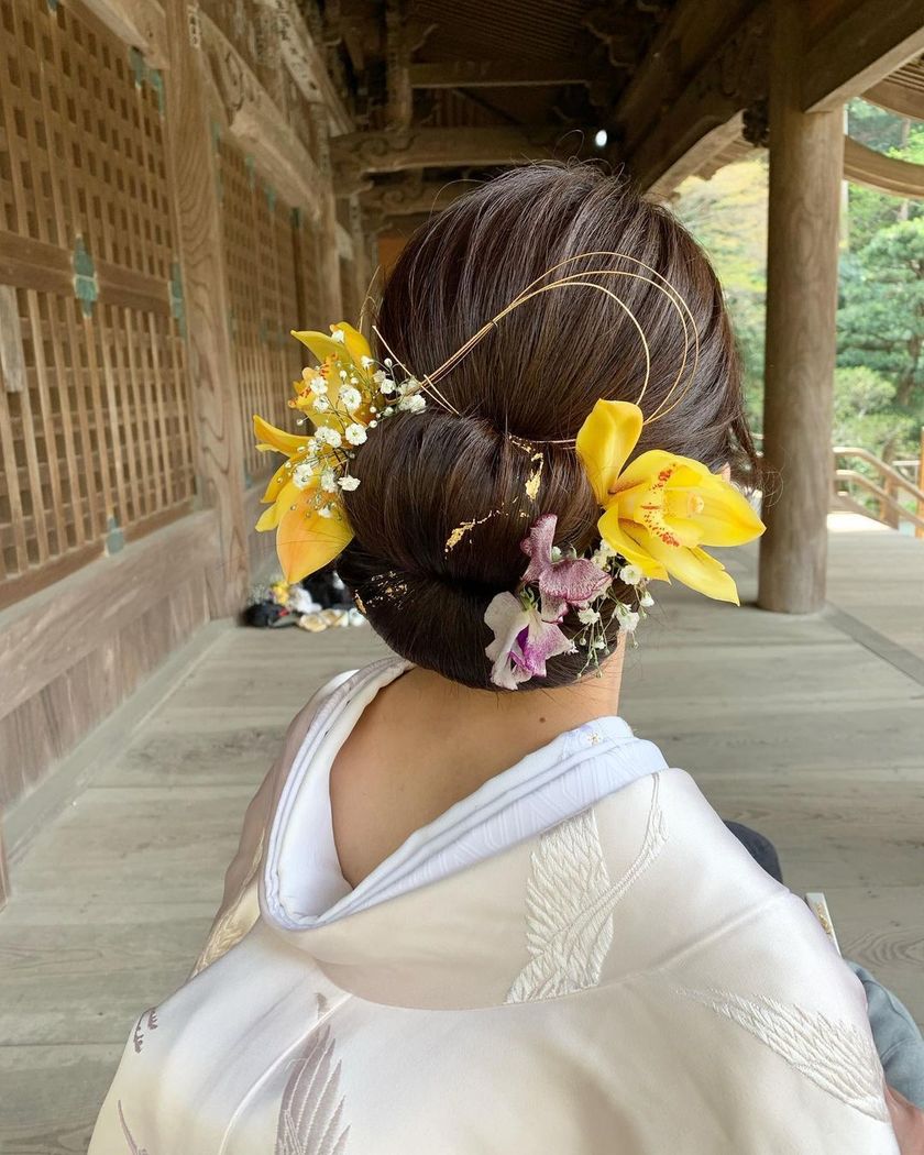 【画像50枚以上】ヘアメイクアーティストKyokoさんが作る♡「和装×生花×シニヨン」ヘアカタログにて紹介している画像