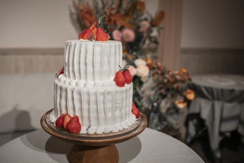 【2024】Please refer to this ♡ 18 stylish and cute wedding cakes that I thought were adorable 🎂にて紹介している画像