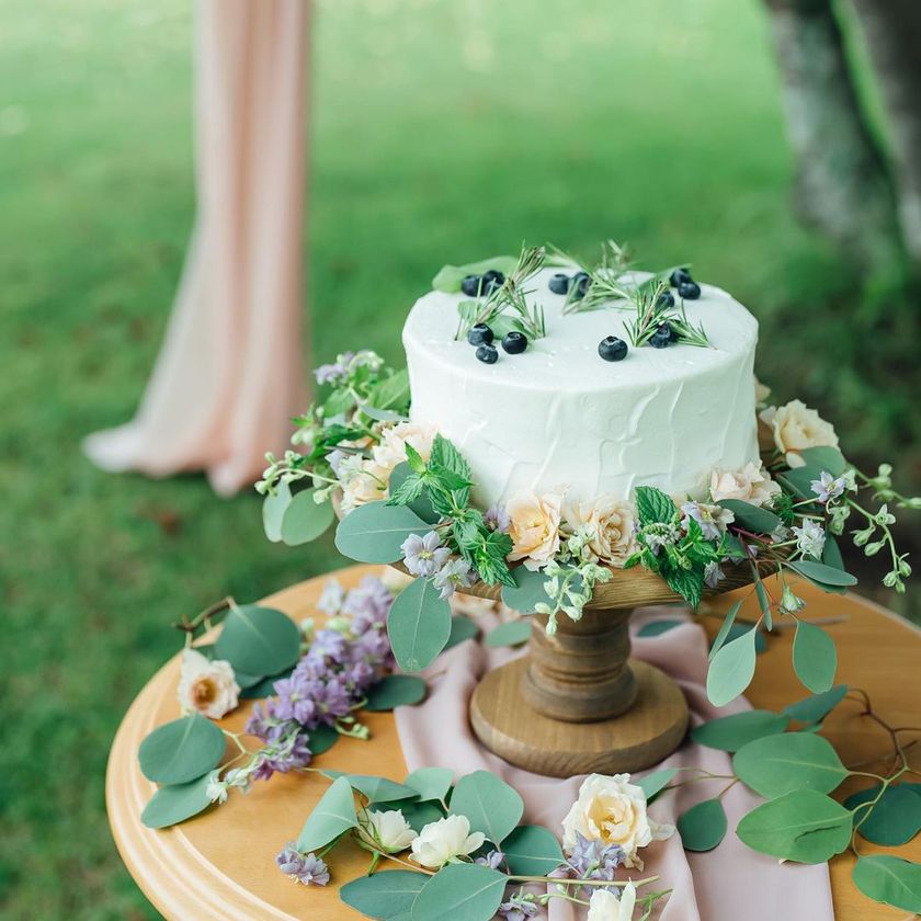 【2024】Please refer to this ♡ 18 stylish and cute wedding cakes that I thought were adorable 🎂にて紹介している画像