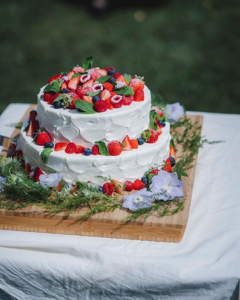 【2024】Please refer to this ♡ 18 stylish and cute wedding cakes that I thought were adorable 🎂にて紹介している画像