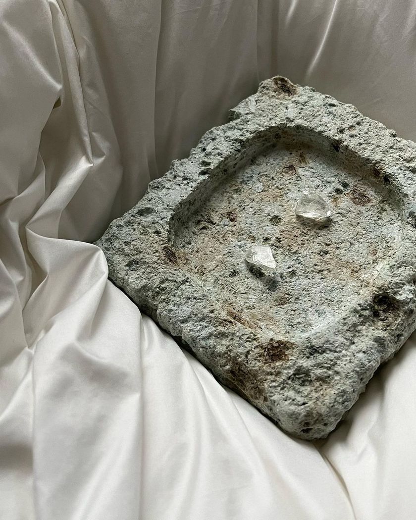 プレーンでおしゃれ。素材選びが重要な、シンプルデザインのリングピローデザインまとめ💍にて紹介している画像